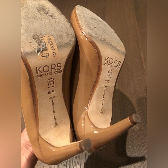 Micheal Kors leather patent pumps beige size 6.5 - Picture 5 of 11